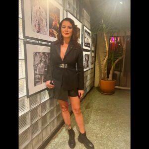 Ayçin İnci Instagram - 💫🖤 #elle @elleturkiye #yolarkadaşın