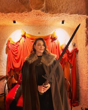 Ayçin İnci Instagram - Bir dönem dizisi? 😉 Haydi bakalım oylayalım kaçıncı fotoğrafı en çok beğendiniz canım dostlarım? ⚔️ 🏺🗡️