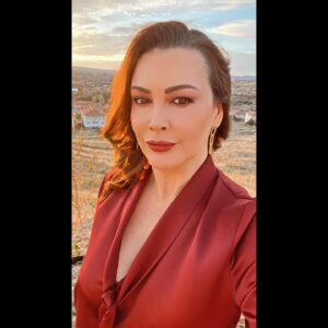 Ayçin İnci Instagram - Canım dostlarım bu akşam 20:00 de @atvturkiye de buluşalım kavuşalım istiyorum. Bu arada sizce fotoğraflarımdan  hangisi 1. Olmalı? 🌅 #set @safirdizisi #ürgüp #kapadokya #nevşehir #safirdizisi
