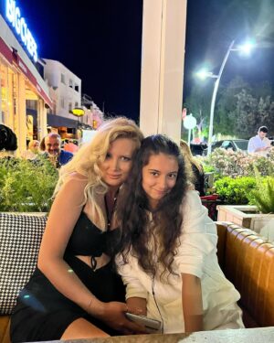 Ayçin İnci Instagram - 2023 Haziran Bodrum dump! 🕺🏻🌛🥂😎💃🏻🌞🔥 @cigkarakoc @baharmehmedov ❤️‍🔥❣️❤️‍🔥