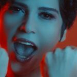 Aydilge Instagram - Çok özenerek hazırladığımız Yüreğinden Öpüyorum artık yayında... ''İbrahim Erkal Hürmet'' projesinde yer alan bu teklimin tamamını youtube'da izleyebilirsiniz ve dijital platformlarda dinleyebilirisniz. Yorumlarınızı çok merak ediyorum, çünkü ilk defa çok farklı bir eser seslendirdim😇 Klibi de canım eşim @utkubarisandac çekti 😇 Düzenleme ise canım @ozansariboga 'ya ait. Yönetmen : Utku Barış Andaç Görüntü Yönetmeni : Adil Çetinkaya Kurgu: Utku Barış Andaç Focus puller ve kamera Asistanı: Sıla Özgürsoy Işık Şefi: Sado Renk: @postbrothers Makyaj: @evren_yaman Saç tasarım: @sukrukuruogluofficial Saç kesim: @ahmetbel37 Plato: Platon Stüdyoları @platon.studyolari