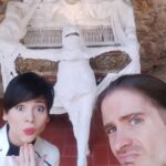 Aydilge Instagram - Barcelona'da size harika besteler yapıyorum. Gezdiğimiz her yer müzik gibi... Ama yine de ülkem canım ülkem 💝 🥰🥰 Tabi ki oy kullanmaya döneceğiz. Sonra da muhteşem konserlerde buluşacağız 😇🥰 #aydilge 1,3, 5 ve 6. fotoğraf Salvador Dali Müzesinden 2 ve 4. fotograf La Sagrada Familia @utkubarisandac