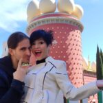 Aydilge Instagram - Barcelona'da size harika besteler yapıyorum. Gezdiğimiz her yer müzik gibi... Ama yine de ülkem canım ülkem 💝 🥰🥰 Tabi ki oy kullanmaya döneceğiz. Sonra da muhteşem konserlerde buluşacağız 😇🥰 #aydilge 1,3, 5 ve 6. fotoğraf Salvador Dali Müzesinden 2 ve 4. fotograf La Sagrada Familia @utkubarisandac
