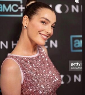 Ayelet Zurer Instagram - Astronaut earrings
@chiarabonilapetiterobe sparkle 
@yanivkatzav glam squad and the #moonhaven premier celebration 🍾 Thanks you all for the birthday blessings!!! 
The show will air July 7th on @amcplus 
Enjoy the ride… GRATS and SIZZEL (moon words)
💎💙