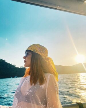 Ayfer Tokatlı Instagram - İçimdeki şarkı çok güzel🤚🏻