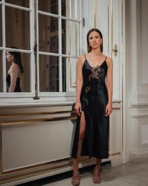 Aylin Tezel Instagram - Thank you @cartier & @nina.rei for a very special evening in Vienna
#CartierNatureSauvage #CartierHighJewelry #ad #werbung 
Captured by photographer @patdomingo 
Styled by @malaikaland in 
@cosstores thanks to @loewscommunications 
@aeyde 
@cartier