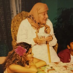 Aylin Kabasakal Instagram - Ayten ablam çok üzgünüm .Yıllarca birlikte çalıştık ,Mekanın cennet olsun #aytenerman 🙏🙏