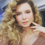 Aylin Kabasakal Instagram - Canım Doktorum @drhuseyintirman bana #nanolift uygulması yaptı . Hiç acı çekmeden ,sadece krem sürerek ,karanlık bir ortamda, 25 dk bekledim ve muhteşem bir sonuç . Çok memnunum . Cildim inanılmaz güzelleşti, çok çok teşekkür ederim .🙏🙏