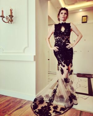 Aylin Kabasakal Instagram - Herzaman yanımda olan @zeynephautecouture ve @bycosar_official a coook teşekkür ederim. 🙏🙏