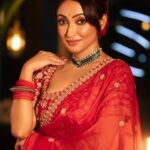 Ayoshi Talukdar Instagram - Love=Red Saree♥️ Outfit: @onaya_official Jewellery: @kleo21official Styling: @subrata4462 MuaH: @baban.islam.54 Photography: @abhinaskarphotography Location: @boho_amigo #biyebari #red #saree #love #instagood #instagram