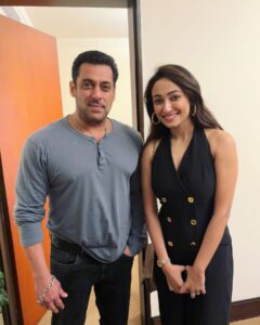 Ayoshi Talukdar Instagram - Meeting this man always feels a dream! Yet again he never failed to make me love him more with just being the most humble person!! ❤️ @beingsalmankhan