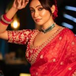 Ayoshi Talukdar Instagram - Love=Red Saree♥️ Outfit: @onaya_official Jewellery: @kleo21official Styling: @subrata4462 MuaH: @baban.islam.54 Photography: @abhinaskarphotography Location: @boho_amigo #biyebari #red #saree #love #instagood #instagram