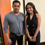 Ayoshi Talukdar Instagram - Meeting this man always feels a dream! Yet again he never failed to make me love him more with just being the most humble person!! ❤️ @beingsalmankhan