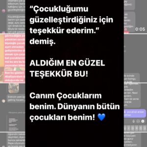 Ayşe Şule Bilgiç Instagram - Bu geçiyor olduğumuz hafta sanki Pepee Mezunları sözleşmiş gibi peş peşe mesaj atmaya başladılar. Fotoğrafı kaydırıp bazı mesajları okuyabilirsiniz. Haftada 1-2 tane bu tip mesaj almaya alışığım ama her gün üst üste olunca tuhaf bir duygusallığa büründüm.
   
Ben ilk günden beri dünyadaki bütün çocuklar benim çocuğum diyorum. Bunu bir kibirle ya da onların üzerinde hak sahibi olduğumu idda eden bir alt metinle söylemiyorum. Aksine hepsinden tıpkı kendi doğurduğum çocuklar kadar sorumlu olduğumu ima etmeye çalışıyorum. 
   
Siz doğurmuş ve gözlerinin içine siz bakıyor olabilirsiniz ama ben çocukları keşfettiğim, kendi yetişkinliğimi fark ettiğim günden beri tüm çocuklara kendi doğurduğum biyolojik çocuklarıma karşı hissettiğim hassasiyeti, özeni, duyguyu hissediyorum. Bu yüzden hepsi benim çocuğum diyorum.
   
Yaptığım işlerin tamamında çocukların yüksek bir çıkarı olmadığı sürece vakit harcamıyorum. Her sabah çocuklar için iyi birşeyler yapmaya uyanacağım, benim böyle bir işim olsun dediğimde kapitalist düzenin çarkları arasında vıcığım çıkmasını bile göze almış kendiyle gurur duyan bir anneyim.
   
Pepee’yi tüm imkansızlıklar içinde sıfır sermaye ile yapıp, tüm Türkiye’nin Pepee diye bağırdığı alkışladığı günlerde, hayatımda hiç görmediğim ve nasıl ödeyeceğimi hiç bilmediğim kadar çok borcum oluşmuşken borcumun 3 katı para ile Pepeeli cips teklifine hiç düşünmeden “hayır” demiş yürekte bir anneyim ben! Evlatlarına cips yedirerek kendi şirketinin poposunu kurtarmayı aklından bile geçirmeyen bir anne. “Batacaksa batsın”ı göze alıp batmaması yeni ve çok güzel işler yapmaya devam etmesi için ona da anne şevkati ile baktığım bir anne.
   
İnsanın kendine ben öyleyim ben böyleyim demesini çok sevmem ama birinin de çıkıp bu gerçekleri artık bas bas bağırması, böyle de başarılabileceğini anlatması lazım.
   
Düşyeri HAYIR demeyi başardıkları sayesinde bugün Ali Koç, Begüm Doğan, Ali Sabancı, Nevzat Aydın, Göktekin Dinçerler, Varol Civil, Kenan Çolpan, Ayşegül Akşak, Timuçin Öğün gibi iş insanlarından yatırım almayı başardı. Ve şu an dijitalde 47 milyonluk bir trafiği yönetiyor. 
   
Borcum içinde boğulmuşken Cips firmasının teklifine nasıl hayır dediğimi bir sonraki po