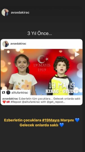 Ayşe Şule Bilgiç Instagram - Bu videodaki arkadaşları tanıyorum 😍🇹🇷🇹🇷

MUAMMER SUN 🇹🇷🇹🇷
On Dokuz Mayıs kurtuluş günü, haydi haydi yürü ileri
Vardı Samsun’a Mustafa Kemal, haydi haydi yürü ileri
Samsun’dan Anadolu’ya bir güneş doğdu
Şahlandı ayaklandı halk düşmanı boğdu

Başladı büyük savaş sen de katıl arkadaş
Durmasın bu devrimler, dinmeden gözlerden yaş
Samsun’da başlayan savaş Samsun’da bitmez
Toplar da tüfekler de düşmana yetmez

Başladı büyük savaş sen de katıl arkadaş
Durmasın bu devrimler, dinmeden gözlerden yaş
Gün geldi On Dokuz Mayıs bir kıvanç oldu
Devrimler yürür el ele bir inanç oldu

Başladı büyük savaş sen de katıl arkadaş
Durmasın bu devrimler, dinmeden gözlerden yaş
On Dokuz Mayıs kurtuluş günü haydi haydi yürü ileri