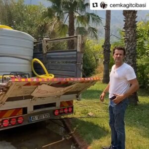 Ayşe Şule Bilgiç Instagram - Yıllardır “YOKLUK YARATICILIĞI” diye bir kavramdan bahsederim. Bilen bilir. Buyurun güzel yurdumun insanları yokken var etmek için nasıl çaba harcamış. İnsanlar bu icatlarla şu an yangın söndürüyorlar!
KAYDIRMALI POSTA BAKIN. 

NOT: Yaratıcılık allaha mahsus yazanları engelleyeceğim. Bizim allah’ın verdği bir yaratıcılığımız var azcık ne demek istediğime kafa yorun ezberden muhalefet etmeden önce! 

#Repost @cemkagitcibasi with @make_repost
・・・
Yardımcı olmak isteyenler gerekli bölgelere su tankı, güçlü benzinli su pompası ve hortum gönderelim lütfen en etkili yangınla mücadele yöntemi şuan için bu. Kamyoneti ve pick up aracı olanlara bunları ulaştıralım. 
Yangın her geçen gün yayılıyor, ayakkabı, yanmaz kıyafetlerle bu yangınları söndüremeyiz. Lütfen bu postu herkese ulaştıralım. #yarindegilbugun