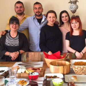 Ayşegül Günay Instagram - Güzel bir bahar günü, sevdiklerimle harika bir öğleden sonra💃💃