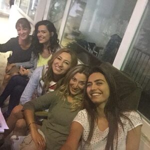 Ayşegül Günay Instagram - Set Molası😄 #aslavazgeçmem #set #selfie