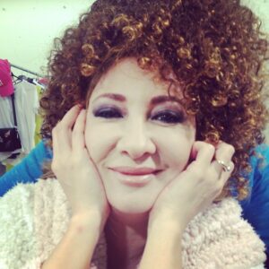 Ayşegül Günay Instagram - Sezon finalinde,kostüm şefimiz pınar la,saç saça baş başaaaaa😜