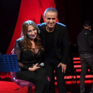 Ayşegül Günay Instagram - Bu akşam sevgili @zafergundogdu_ ile Kadının Senfonisinde @trtmuzik deyiz 💫💫💫