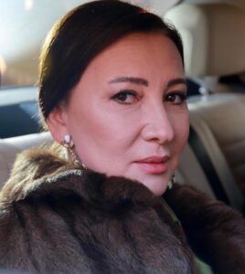 Ayşegül Günay Most Liked Photos and Posts
