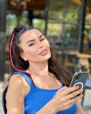 Aysu Baçeoğlu Instagram - soo happy 💙🧿
📸:@gunsuince