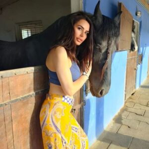 Aysu Baçeoğlu Instagram - Gülümseme sevgidir 🥰🌸

#lastweekend 
#istanbul 
#fashionblog 
#horses 
#life
