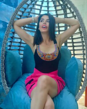 Aysu Baçeoğlu Instagram - Happy weekend☀️🦋

@nil_dekor

#weekendvibes 
#bloggerstyle 
#istanbul
