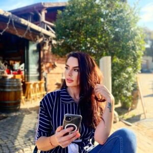 Aysu Baçeoğlu Instagram - Don't try to be different. Just be good. To be good is different enough...