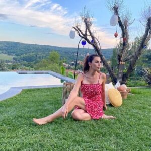 Aysu Baçeoğlu Instagram - Once you choose hope, anything’s possible... 🦋