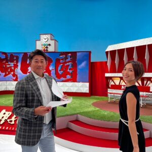 Ayumi Hirodo Instagram - 熱闘甲子園に松坂大輔さん⚾️
報道ステーションでご一緒していますが、
やはり！熱闘甲子園の主役だった松坂さんが、熱闘甲子園のスペシャルゲストとしていらっしゃるのは特別なこと✨

本番前の集中Time👀
本番前の松坂さんの口グセをこっそり教えます🤫「じゃ、あとは任せた！」です。
そう言いつつ、解説バシッと決める。それが松坂大輔さんです。

#熱闘甲子園