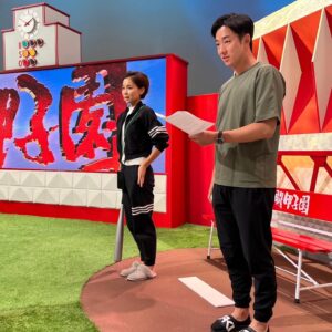 Ayumi Hirodo Instagram - ウラ熱闘⚾️
スタジオの展開はじっくり話し合いながら決めていきます！
昨日のオンエア見ていただいた方にはわかるこの解説シーン！

いつでも運動できる格好がモットーです😛

#熱闘甲子園