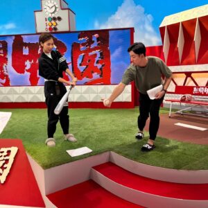 Ayumi Hirodo Instagram - ウラ熱闘⚾️
スタジオの展開はじっくり話し合いながら決めていきます！
昨日のオンエア見ていただいた方にはわかるこの解説シーン！

いつでも運動できる格好がモットーです😛

#熱闘甲子園
