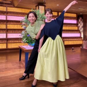 Ayumi Hirodo Instagram - リンクコーデってことにしましょう🍑

安藤萌々さんは、スタミナ充分。
安藤萌々さんは、全力でスポーツVTRを見ています。
安藤萌々さんは、よく笑います。
安藤萌々さんは、コミュ力抜群です。
また続きをいつか投稿しますね😚

#ももぴー