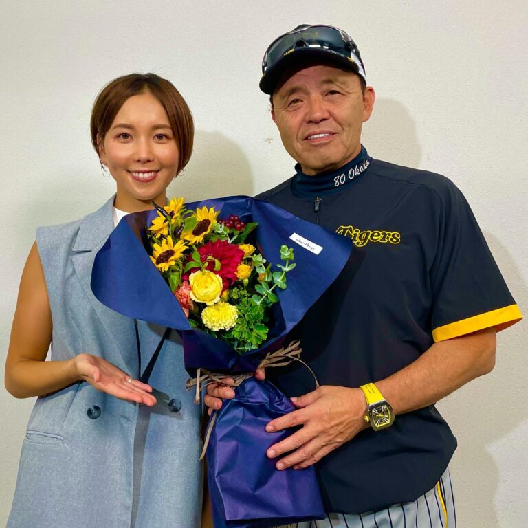 Ayumi Hirodo Instagram - 阪神タイガース🐅リーグ優勝🏆 岡田彰布監督、選手の皆さん、 チーム関係者の皆さん、そして… ファンの皆さん！本当におめでとうございます‼️ ファン歴10年、優勝というものを初めて味わいました！