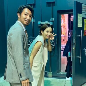 Ayumi Hirodo Instagram - セパ交流戦が始まっています⚾️
鳥谷敬さんとタイガース関連以外でご一緒するの初めて…でしたが、報道ステーションの“鳥谷解説”では結果的にタイガースのトピックスとなりました🐯
この日の鳥谷さんは、早朝の番組に出て、東京に移動し、ランニングしてからテレビ朝日に入る．変わらずストイック！

ここだけのお話ですが、去年の出演時にNO靴下ファッションがスタッフの間で話題となり、今回は靴下はくのかはかないのか、注目でした🤫今回はYES靴下ファッション！本番はベージュの靴下でしたが、黄色の靴下も持参していたのは内緒です🤫

#熱盛