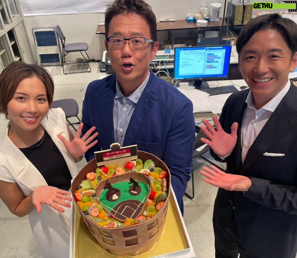 Ayumi Hirodo Instagram - 熱闘甲子園は決勝戦までお届けいたします！⚾️ そして古田さんお誕生日おめでとうございます✨