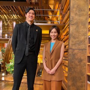 Ayumi Hirodo Instagram - FIBA バスケットボールW杯2023
🏀
パリオリンピック出場本当におめでとうございます！🏆
ドキドキが止まらないとはこういうことですね…

5月、NBA渡邊雄太選手がスタジオ生出演された時の写真です！

#fibawc