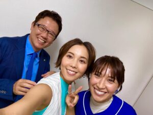 Ayumi Hirodo Instagram - サンデーLIVE‼︎の香りに導かれて楽屋に行きました😁
古田さんと美和さん⚾️ブルーコーデがリンクしています👏
そしたら楽屋廊下からタイガースの香りもしたので行ってみるとアントニーさん🐯
この日の古田さんは朝から立て続けにテレビ朝日でお仕事！夜はAbema出演後に報道ステーションスタジオに現れる‼️仁王立ちしているのが古田さん🤣気分は保護者参観日です🤣いつもと違う緊張感があったのは内緒🤫

嵐のように去っていきました。
