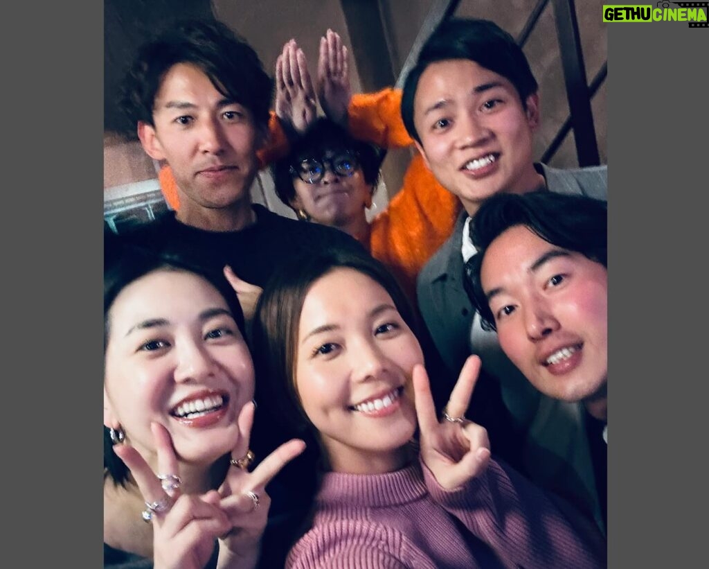 Ayumi Hirodo Instagram - ただいま〜🙋‍♀️おかえり〜🙋‍♀️ ABCアナ中堅大集合🍺 お店3軒、合計7時間半ずーーーーっと喋ってました！ 新人から私のメンターである神さま和歌さま🍉 観察力と鋭さがあり人生最後のパーマ宣言の高Jさま🐳 50m先の人と話してますか？って言いたくなる声量の太一マン🦸‍♂️ 頭からつま先までセンスが詰まってて、笑い声が人より3オクターブ高いまりりん👠 誰よりも円滑にお肉を焼きトークを回すふるぽん先輩🍖 また帰ってきたらお願いします🥹 3枚目の写真は、太一マンが私のバッグをクッションのように押しつぶしたから証拠として残します。 #ただいま