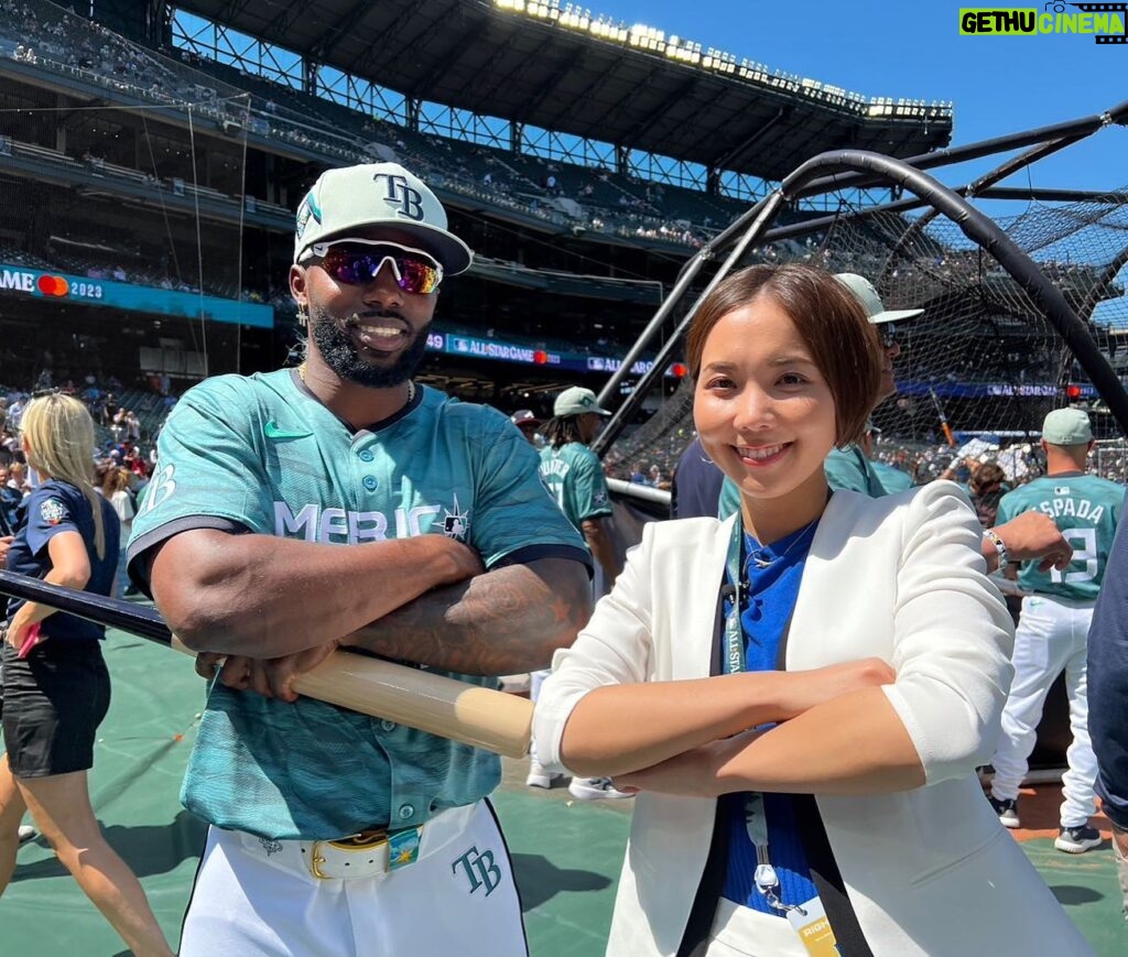 Ayumi Hirodo Instagram - ア・リーグのRAYSアロザレーナ選手と ドヤ顔ポーズいただきました‼️ 今夜の報道ステーション　スポーツコーナーではオールスター取材をたっぷりと！！松坂大輔さんと中継でお伝えします⚾️ #allstargame #arozarena