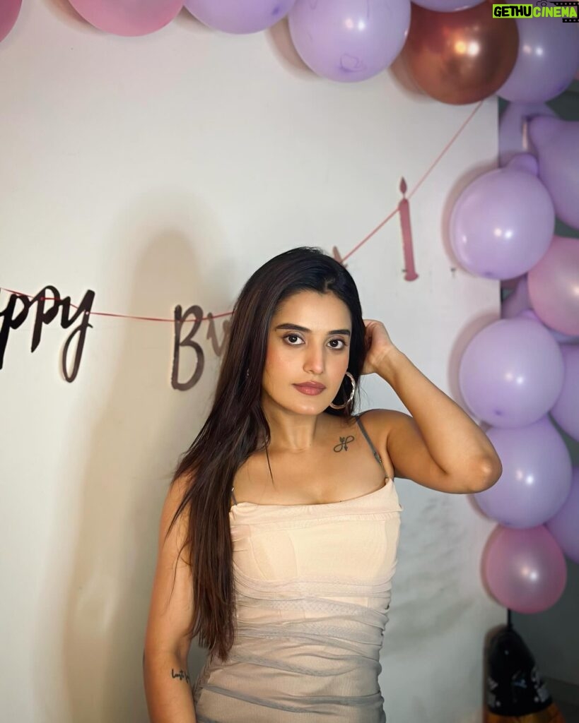 Ayushi Khurana Instagram - Officially old enough to know better, still young enough to do it anyway! #25andthriving 🎊