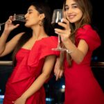 Ayushi Khurana Instagram – A best friend and some wine, that’s all you need on a Friday evening ❤️🍷

🎥 @jai.upadhyaya