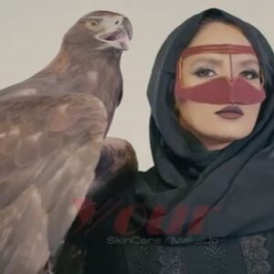 Azade Mehdizade Instagram - @shadisart 😇 
دختري ايرانيم اهل جنوب
پوست من رنگ شعاع آفتاب
گرچه دل آكنده از تاريك مكر
خانه دارم در نگاه ماهتاب
(شاعر آرزو بهجتي)
.
‏@your.ir
‏@azadeh_mehdizadeh
 Dirrctor : ‏@sohrabvaladbeygi 💫 ‏zohre_make_up
‏@shadisart
.
‏.#makeupwithyour .
#يور #يورميكاپ #ميكاپ_با_يور #ويديو_ميكاپ #كليپ_ميكاپ  #بيابان
 #عقاب #دختر_ايراني #سينما #آزاده_مهدي_زاده #آزاده_مهديزاده #جنوبي #بندري
#your #makeup #iranianactress #fadjrfilmfestival #iranianmoviestar #fashionvideo #eagle #cinema #azadehmehdizadeh