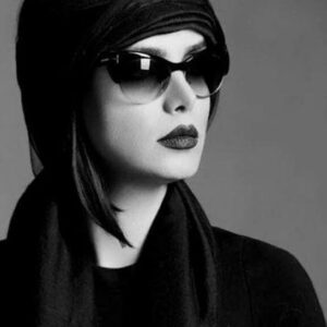 Azade Mehdizade Instagram - لازم نیست دروغ بگیم .
درست مثل بازی پوکر!
گفتن حقیقت بهترین روشه ؛
بقیه فکر میکنن داری بلوف میزنی، پس برنده تویی.
ژان_پل بلموندو 
از نفس افتاده

عکس از منعم کثیرلو