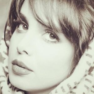 Azade Mehdizade Instagram - پدر پرسید 
در مدرسه به شما چه یاد میدهند؟
جواب دادم: ساکت نشستن!
و این کار آنقدر مشکل است که، 
برای یاد گرفتن آن، سالها وقت صرف میکنیم (یوستین گوردر)

عکس از  فریبا سیفی عزیزم❤❤❤
دوستتون میدارم رفقا💎