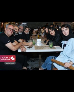 Azade Mehdizade Instagram - اکران مردمی فیلم سینمایی قسم

فقط  جای سوپر استارمون خالی بود
@mahnaz_afshar ❤️❤️❤️❤️❤️❤️❤️ یه تشکر ویژه از خانوم سارا ضیا نازنینم برای طراحی لباس 🙏🌹
@saraziia 
@saraziia_collection 
و با سپاس از تیم خوب و حرفه ای سالن زیبایی شادی عقیلی عزیزم 
@shadisart 🌹🌹🌹🌹
@shirin_extension 🌹🌹🌹🌹
@zohre_make_up 🌹🌹🌹🌹
@mahshid_toloo 🌹🌹🌹
@mahsa_nailll_art 🌹@parisa__jalali 🌹@nedamobarakati 🌹🌹🌹 عکس ها از میلاد بهشتی📸
الهه کریمی
و مهدی اصلانی📸