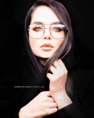 Azade Mehdizade Instagram - .
تنها همین لحظه هست که مهم است.
بقیه یا خیال است یا خاطره.