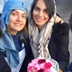 Azade Mehdizade Instagram - .
.
پایانی گس بر شروعی دلپذیر...
روز میلادم به همت و مِهر ناز بانو مهناز جان افشار
که خلوص و مهربانی اش هرگز از خاطر و جانم نمی رود...
آخرین روز پروژه ای که بهترینها را برایم به ارمغان آورد.
خدا جانم سپاس برای تولد دوباره ام و حالی که وصفش تو دانی و بس.
هشتم آذر ماه نود و هفت.
قسم🎬
عکس از آقا مهدی اصلانی🙏
@mehdiaslani.photo🦋
#قسم