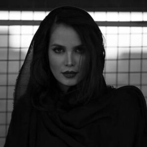 Azade Mehdizade Instagram - @nikzad.t 📸
Sepas jenAb💎

قرارنیست بهتر از کسی باشی
تو فقط باید بهتر از خودِ قبلیت باشی😘